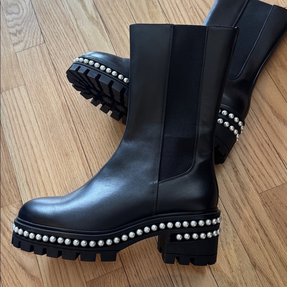NEW WITH BOX Stuart Weitzman “Soho” Pearl Chelsea Boots, 9.5 - Picture 7 of 7